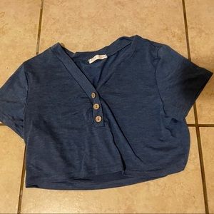 Tee crop top with buttons